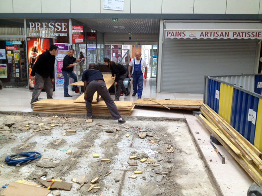 Le chantier de la société Goubard pour la pose de parquet des Halles de Tours