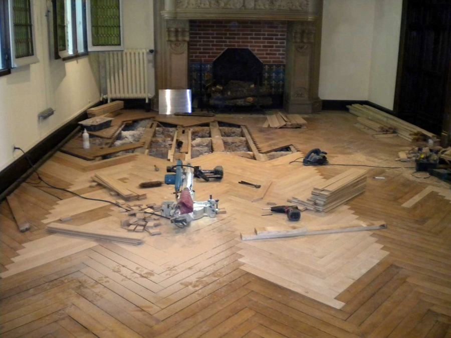Chantier de rénovation de parquet ancien