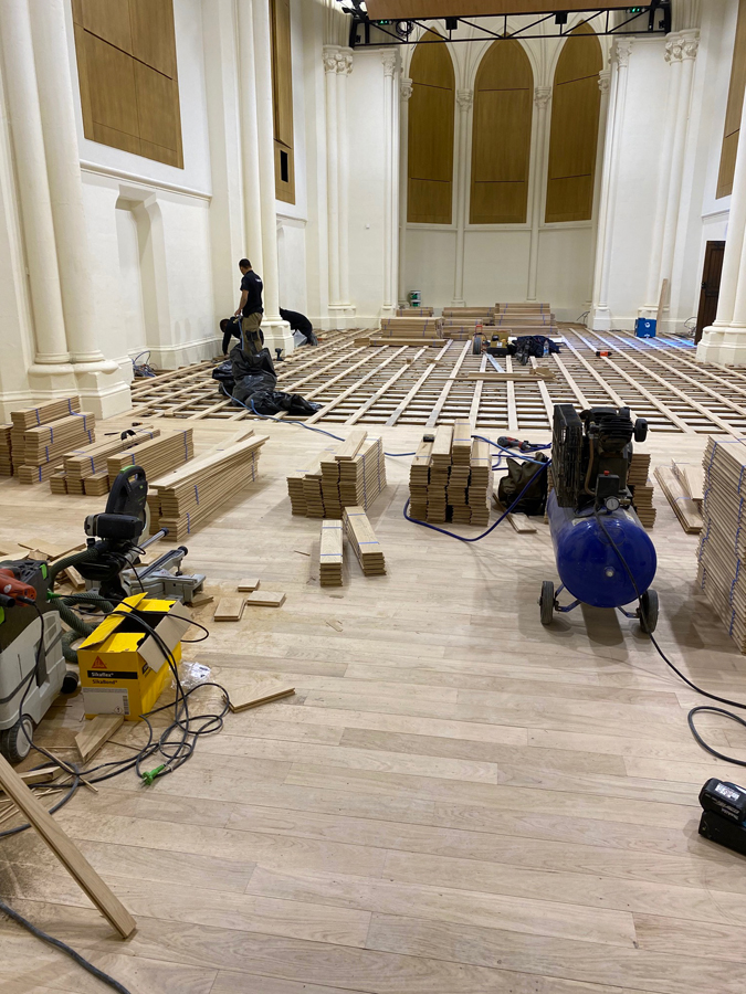 La pose de parquet à la chapelle de Tours fait partie de nos plus belles réalisations